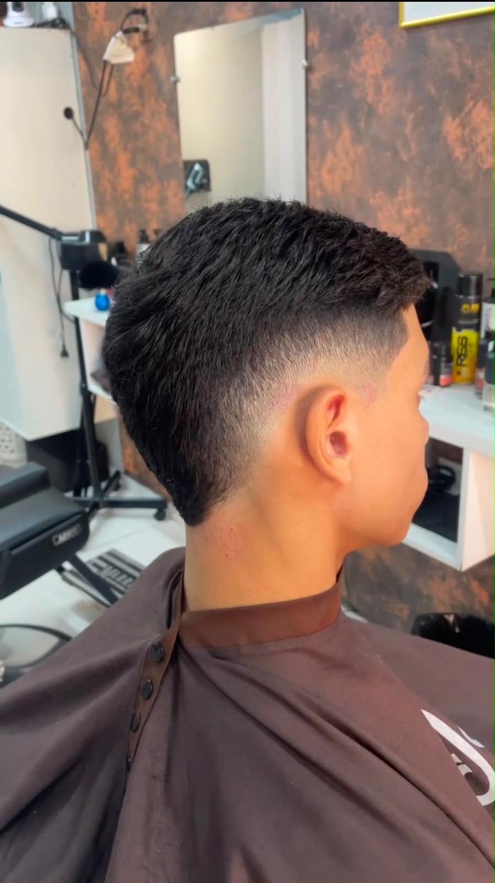Degradê masculino finalizado na barbearia
