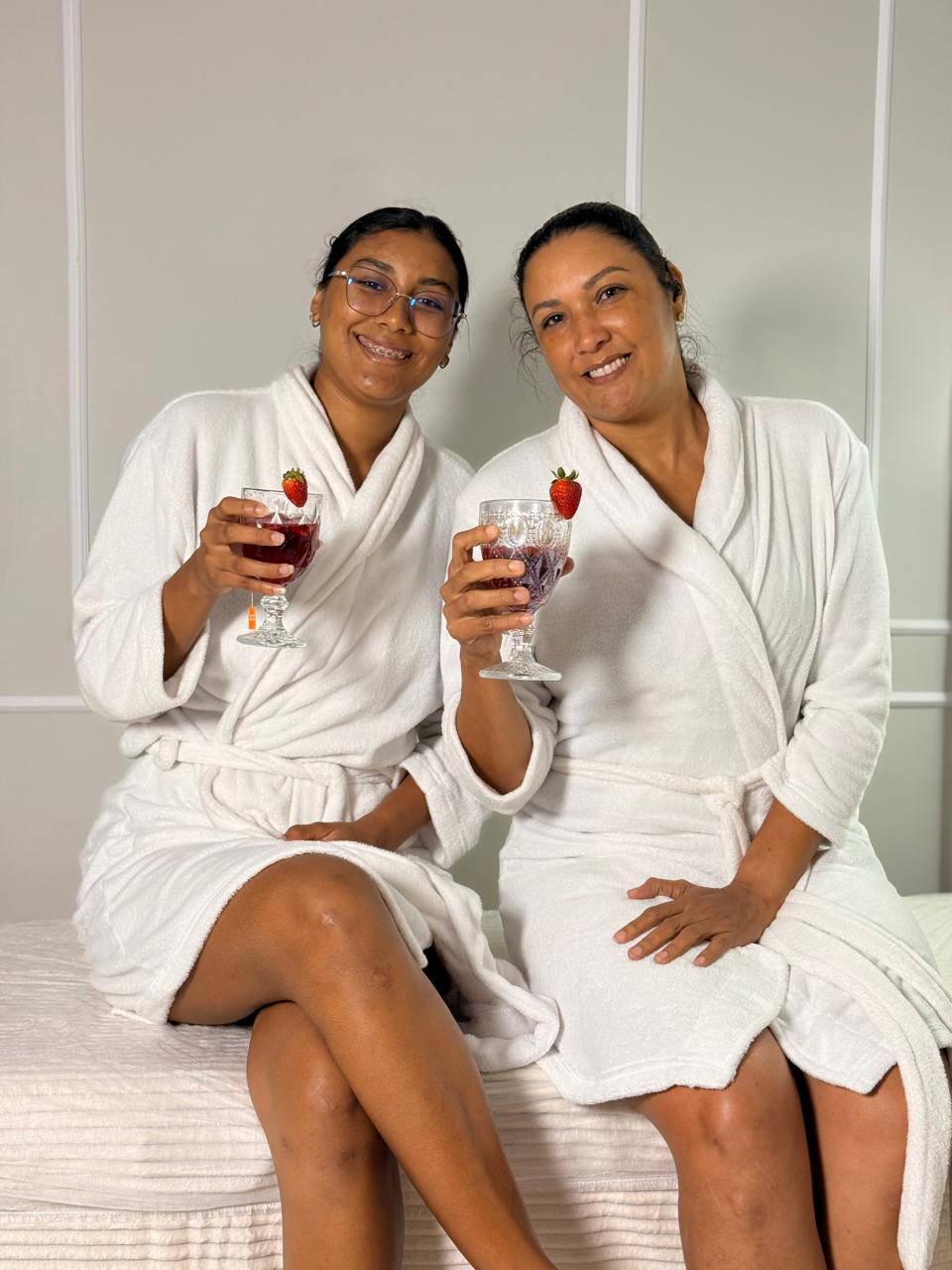 Clientes em dia de spa na sala de estética do Clube do Corte